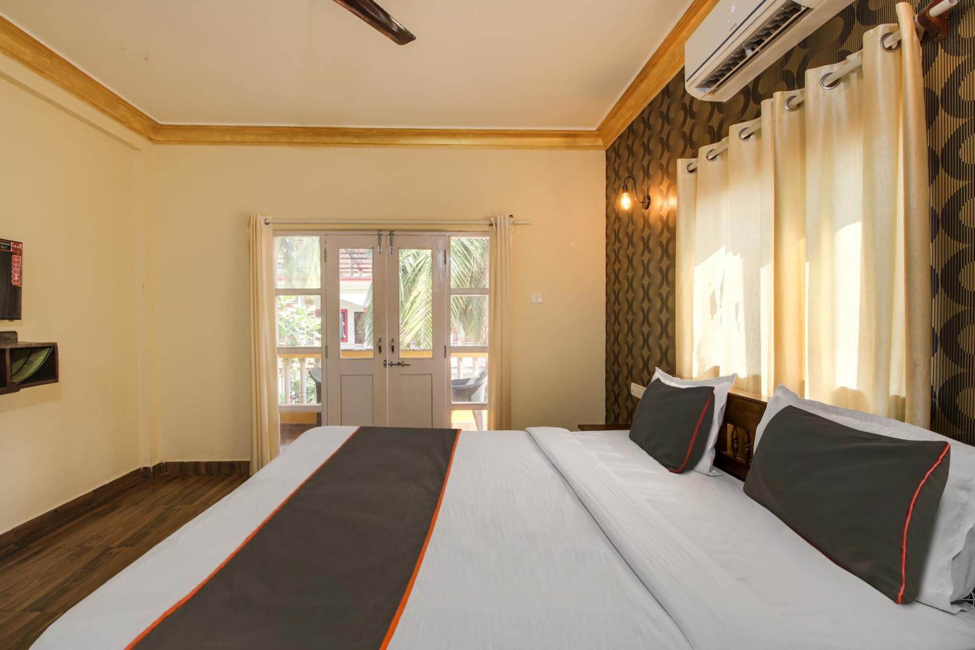 Collection O Romeos Place Baga Beach Hotel กาลังกูติ ภายนอก รูปภาพ