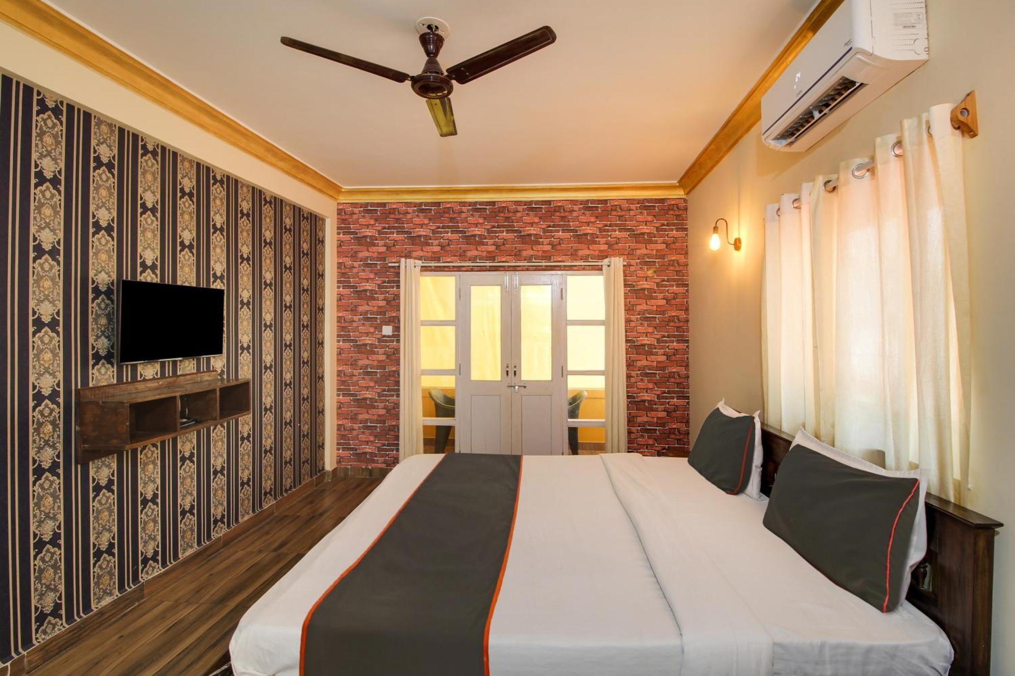 Collection O Romeos Place Baga Beach Hotel กาลังกูติ ภายนอก รูปภาพ