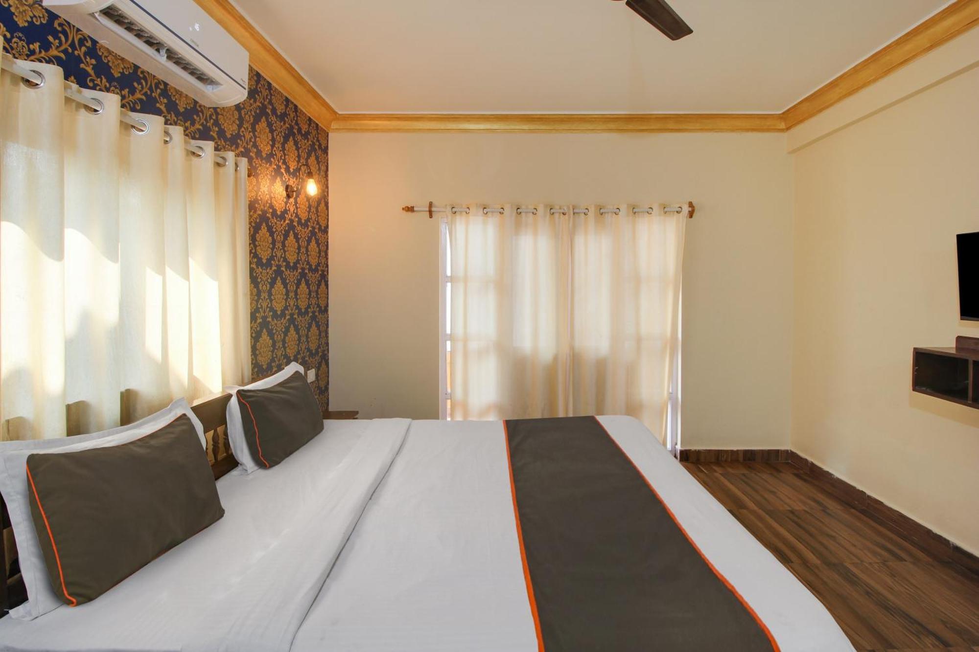 Collection O Romeos Place Baga Beach Hotel กาลังกูติ ภายนอก รูปภาพ