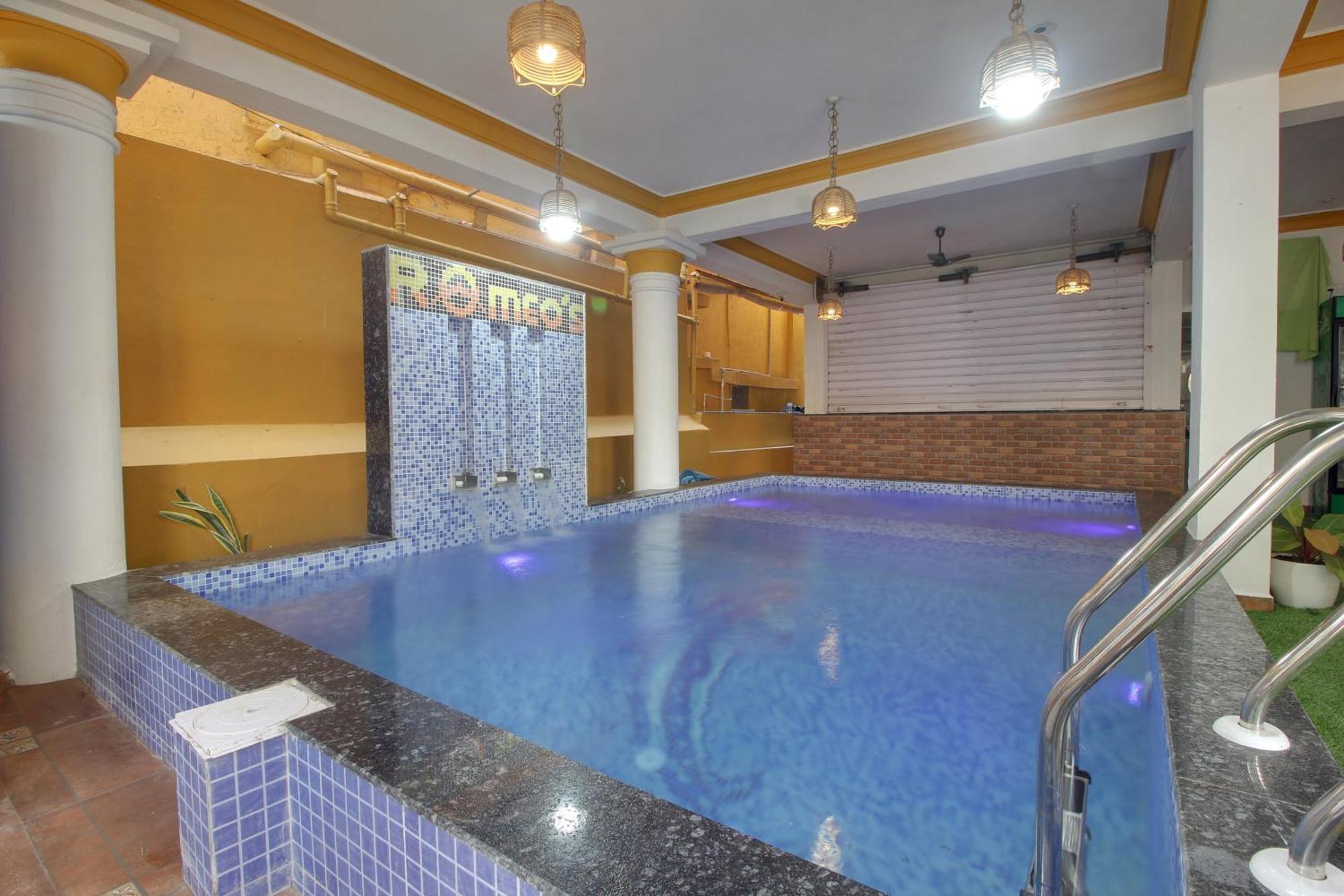 Collection O Romeos Place Baga Beach Hotel กาลังกูติ ภายนอก รูปภาพ