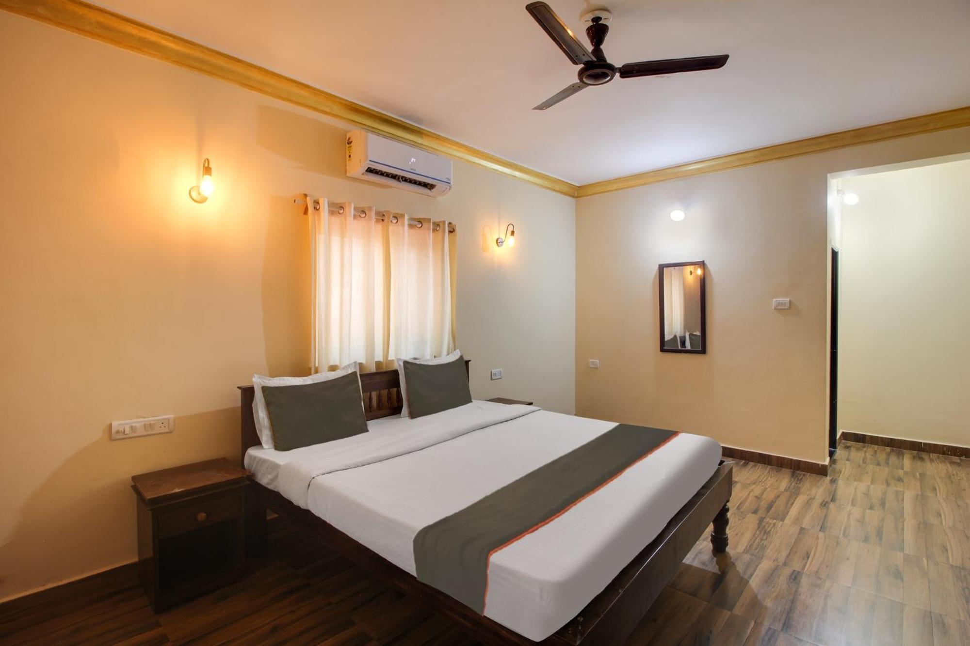 Collection O Romeos Place Baga Beach Hotel กาลังกูติ ภายนอก รูปภาพ